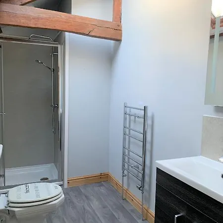 The Carriage House, York Sleeps 24 Apartman