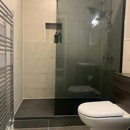 The Carriage House, York Sleeps 24 Apartment Bilbrough