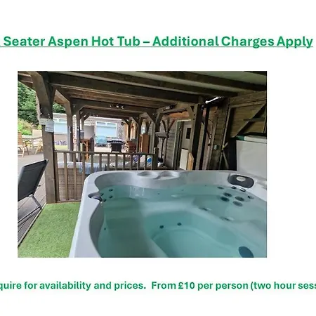 The Carriage House, York Sleeps 24 *