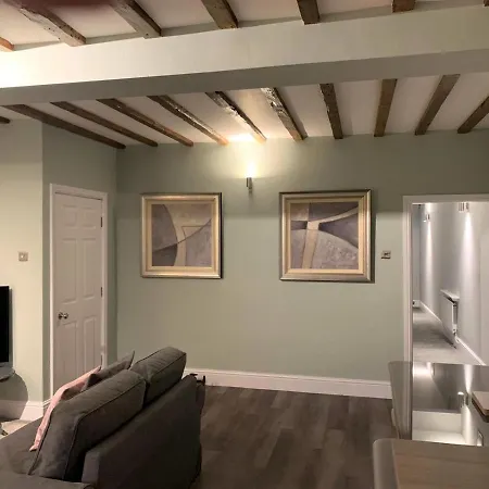 The Carriage House, York Sleeps 24 Bilbrough