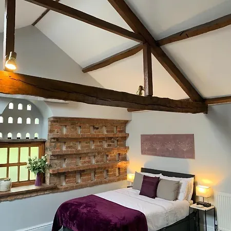 The Carriage House, York Sleeps 24 Bilbrough