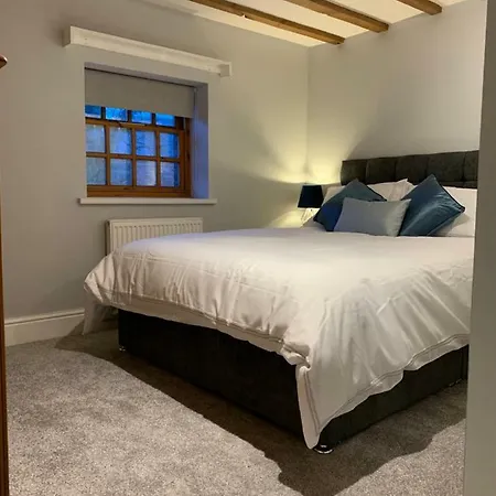 The Carriage House, York Sleeps 24 Apartmán *